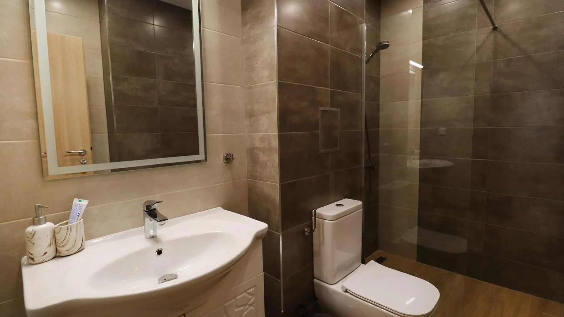 アパート New Sofia Sunset 1Bdrm, Free Parking And Terraceアパートメント ブルガリア