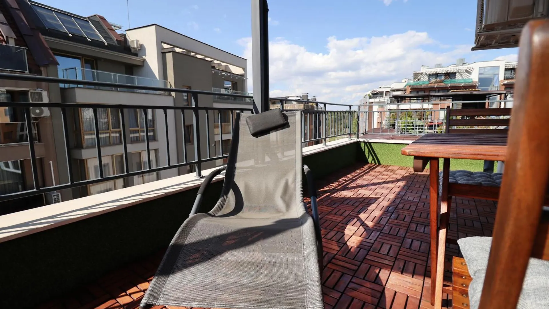 New Sofia Sunset 1Bdrm, Free Parking And Terraceアパートメント 0*,